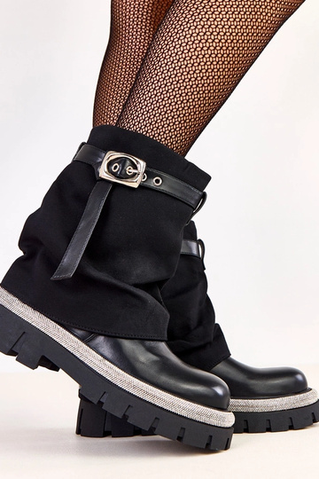 Botines negros con caña...