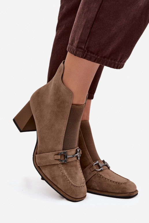 Botas de mujerActivadoturalnego de gamuzau con tacones Artiker 57C0222 beige