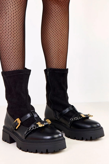 Botas negras de trekking...