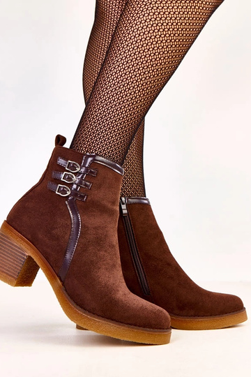 Botines marrones con tacón de columna adornados con hebillas Karena 2