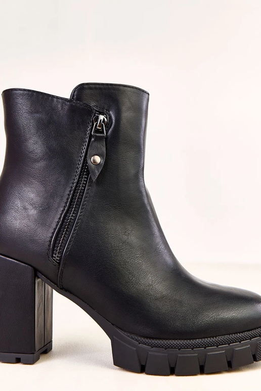 Botines negros con tacón de columna y...