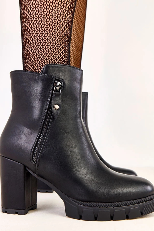 Botines negros con tacón de columna y...