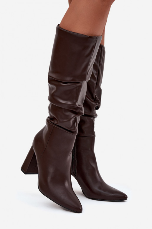 Botas altas acolchadas para mujer con tacones y fruncidos color chocolate "Dariane"