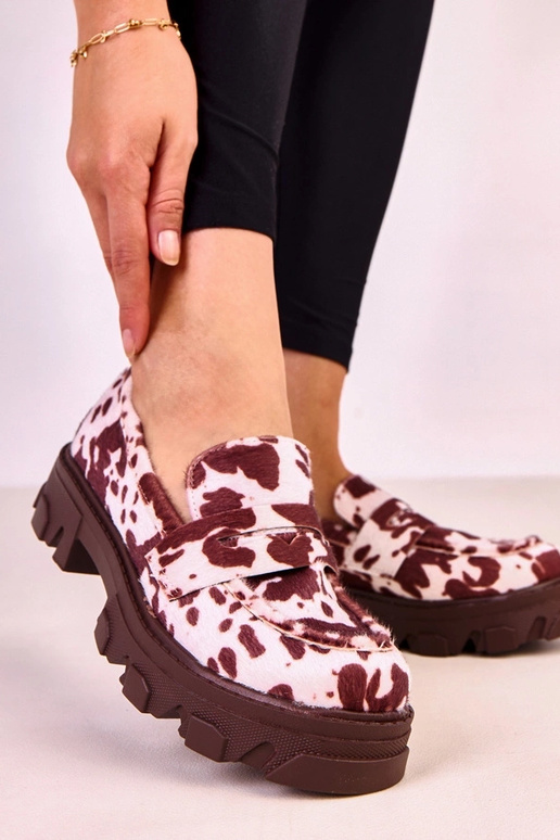 Mocasines marrones con manchas de...