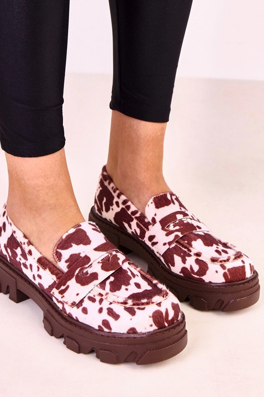 Mocasines marrones con manchas de...