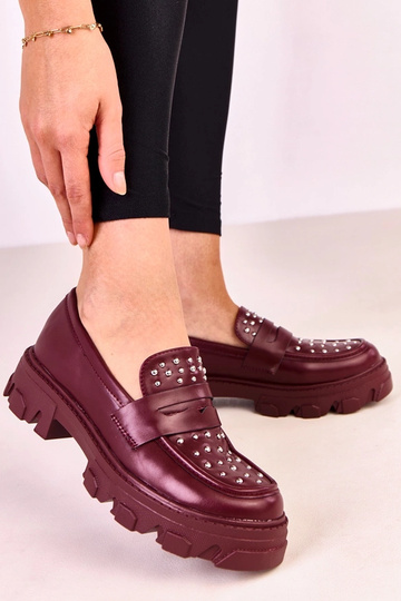 Mocasines burdeos para mujer con tachuelas Memolis