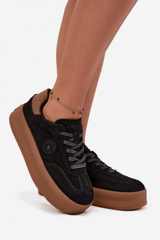 Zapatillas modelo zapatos. Femenino con una plataforma Big Star SS274761 de color negro