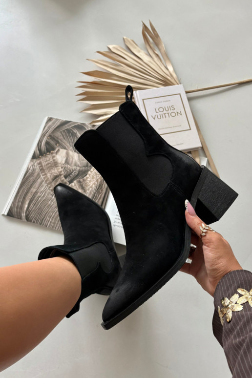 Piel de gamuza Botas con calefacción interior. Artiker 57C0049 de color negro