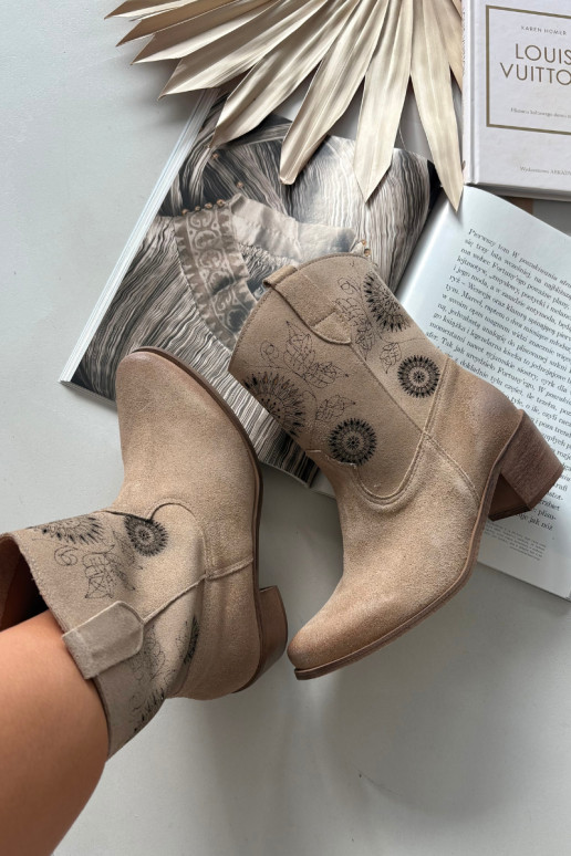 de gamuza Piel Botas de mujer con elementos calados con tacones Zazoo 3844 beige