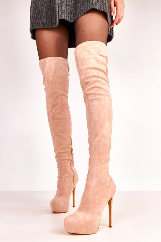 Botas de gamuza de largo sobre la... Botas de gamuza de largo sobre la...