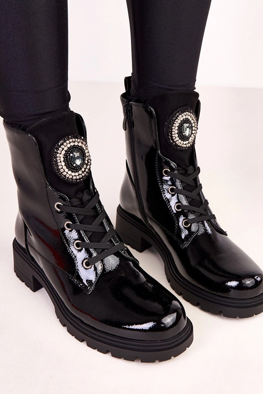 Botas tipo traper negras con... Botas tipo traper negras con...