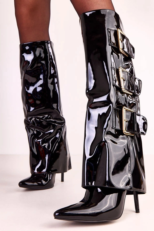 Botas negras de charol con caña... Botas negras de charol con caña...