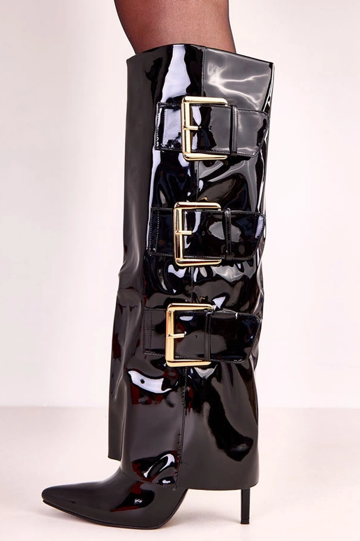 Botas negras de charol con caña... Botas negras de charol con caña...