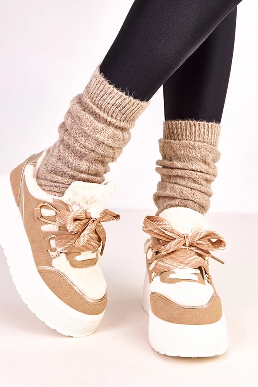 Zapatillas deportivas color arena con... Zapatillas deportivas color arena con...