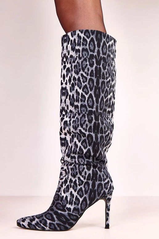 Botas altas negras de estampado... Botas altas negras de estampado...