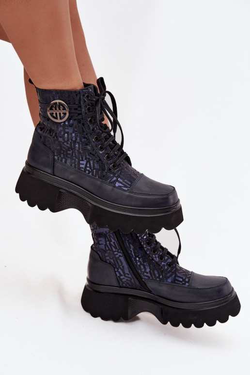 Piel Botas de mujer con una plataforma con escritos I Ozdobnym Detalem Artiker 57C2271 azul oscuro Piel Botas de mujer con una plataforma con escritos I Ozdobnym Detalem Artiker 57C2271 azul oscuro