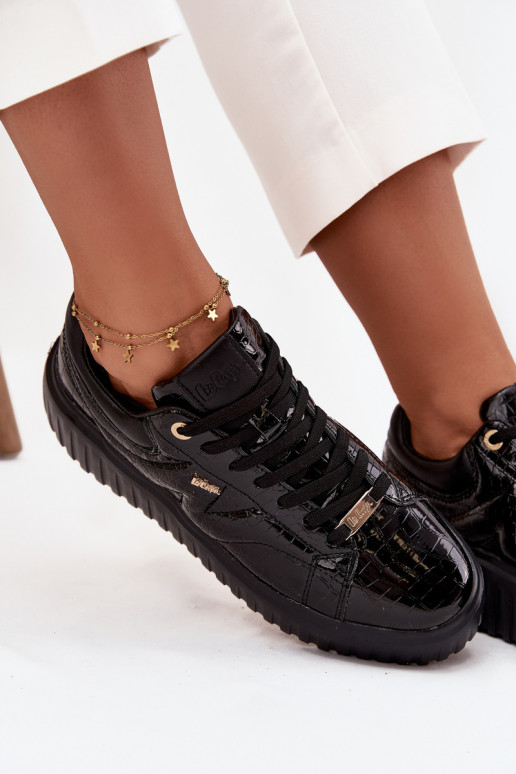 con efecto barniz Zapatillas modelo zapatos. Femenino con una plataforma Lee Cooper LCJ-25-09-3870 de color negro con efecto barniz Zapatillas modelo zapatos. Femenino con una plataforma Lee Cooper LCJ-25-09-3870 de color negro