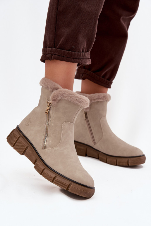 Botas de nieve Femenino con una plataforma con un abrigo de piel beige Briselle Botas de nieve Femenino con una plataforma con un abrigo de piel beige Briselle