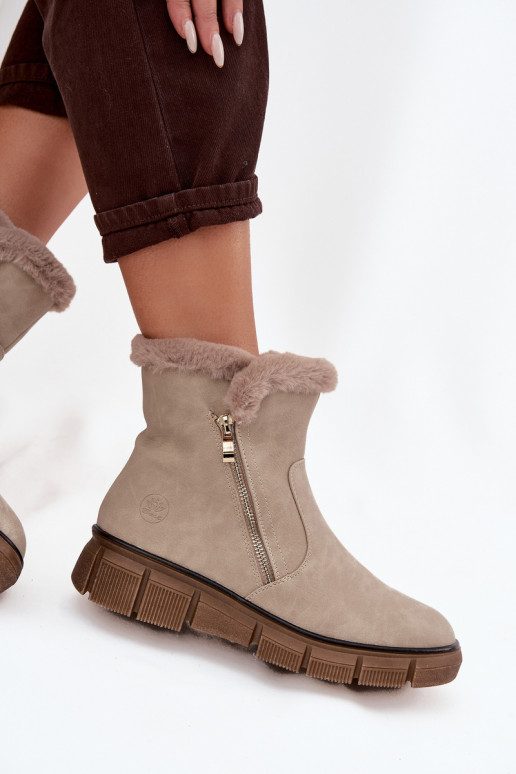 Botas de nieve Femenino con una plataforma con un abrigo de piel beige Briselle Botas de nieve Femenino con una plataforma con un abrigo de piel beige Briselle