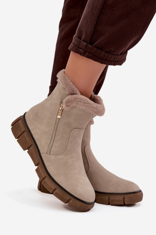 Botas de nieve Femenino con una plataforma con un abrigo de piel beige Briselle Botas de nieve Femenino con una plataforma con un abrigo de piel beige Briselle