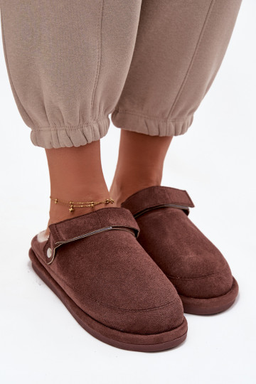 Zapatillas de mujer color chocolate con tiras, forradas de piel por dentro Rilena