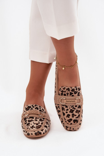 Mocasines de mujer de color arena con elementos decorativos y estampado de leopardo Evelora 2