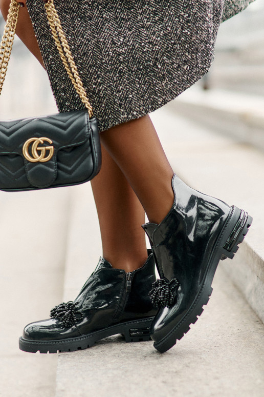 Piel con efecto barniz Botas con adornos calentamiento D&A LZ42-036 de color negro Piel con efecto barniz Botas con adornos calentamiento D&A LZ42-036 de color negro