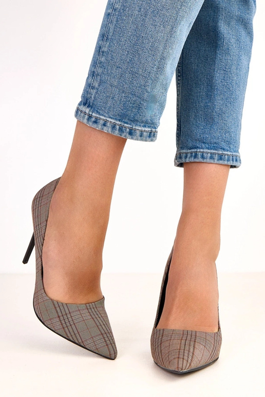 Zapatos de tacón alto de cuadros... Zapatos de tacón alto de cuadros...