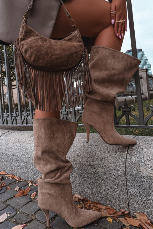 Un modelo convincente botas de mujer con tacones finosde gamuza ecológicau beige Noretta Un modelo convincente botas de mujer con tacones finosde gamuza ecológicau beige Noretta