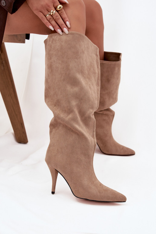 Un modelo convincente botas de mujer con tacones finosde gamuza ecológicau beige Noretta Un modelo convincente botas de mujer con tacones finosde gamuza ecológicau beige Noretta