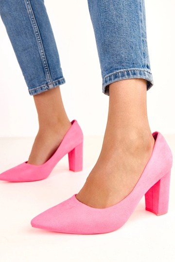 Zapatos de tacón alto de ante sintético con plataforma color rosa Alyssa 2