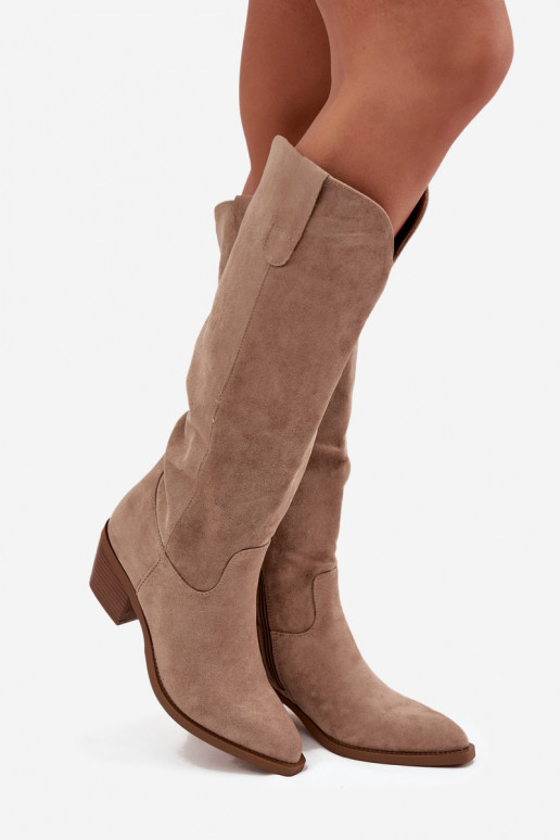 botas estilo vaquero Femenino con taconesde gamuza ecológicau beige Esmira botas estilo vaquero Femenino con taconesde gamuza ecológicau beige Esmira