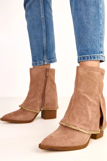 Botines color arena con...