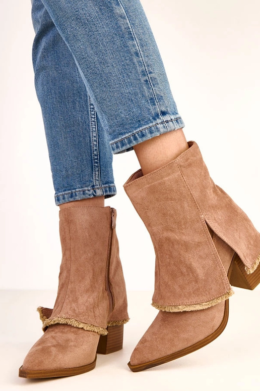 Botines color arena con tacón y caña... Botines color arena con tacón y caña...