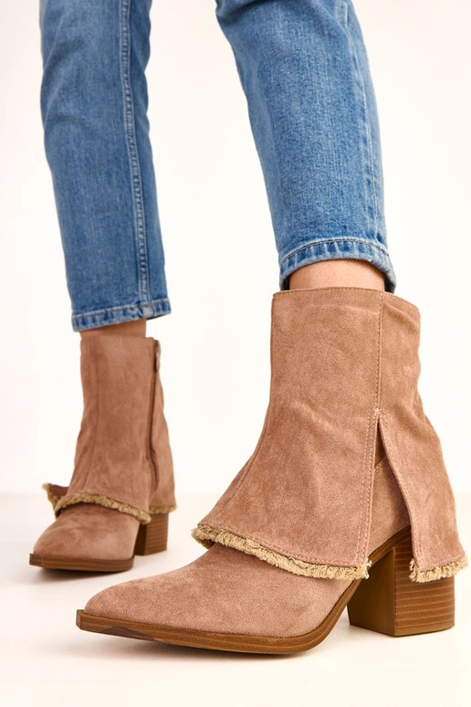 Botines color arena con tacón y caña... Botines color arena con tacón y caña...