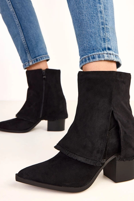 Botines negros con tacón y caña... Botines negros con tacón y caña...