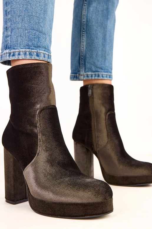 Botines verdes brillantes con tacón... Botines verdes brillantes con tacón...