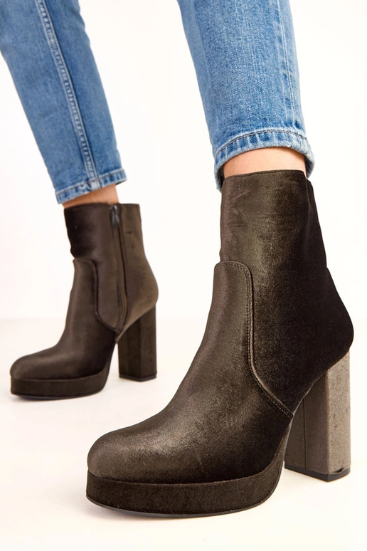 Botines verdes brillantes con tacón... Botines verdes brillantes con tacón...