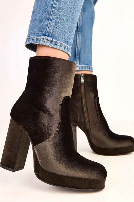 Botines verdes brillantes con tacón... Botines verdes brillantes con tacón...