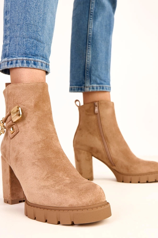 Botines marrones con decoración de...