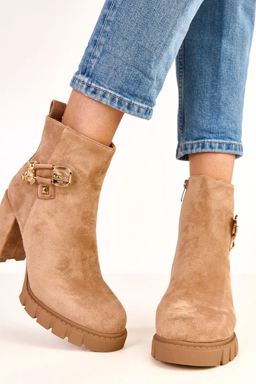 Botines marrones con decoración de...