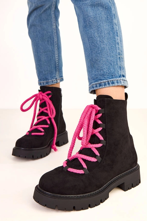 Botines negros con cordones... Botines negros con cordones...