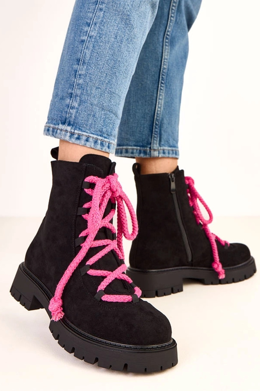 Botines negros con cordones... Botines negros con cordones...