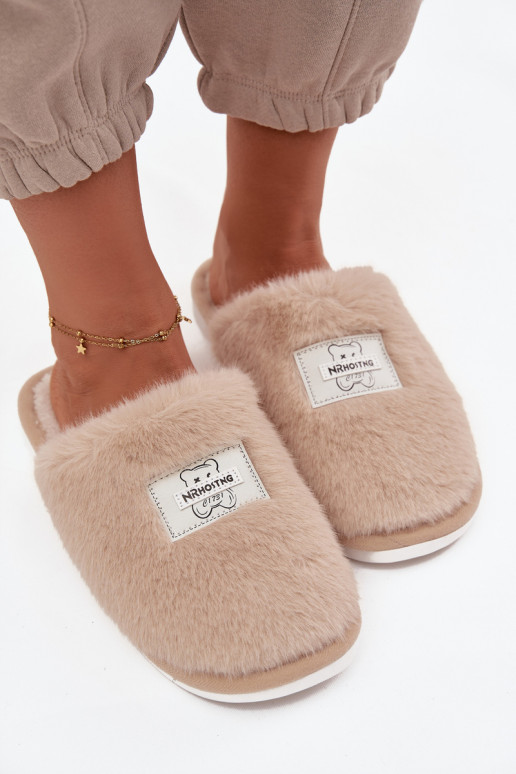 zapatos hecho en casa Zapatillas Femenino con un abrigo de piel beige Tiene queelis zapatos hecho en casa Zapatillas Femenino con un abrigo de piel beige Tiene queelis