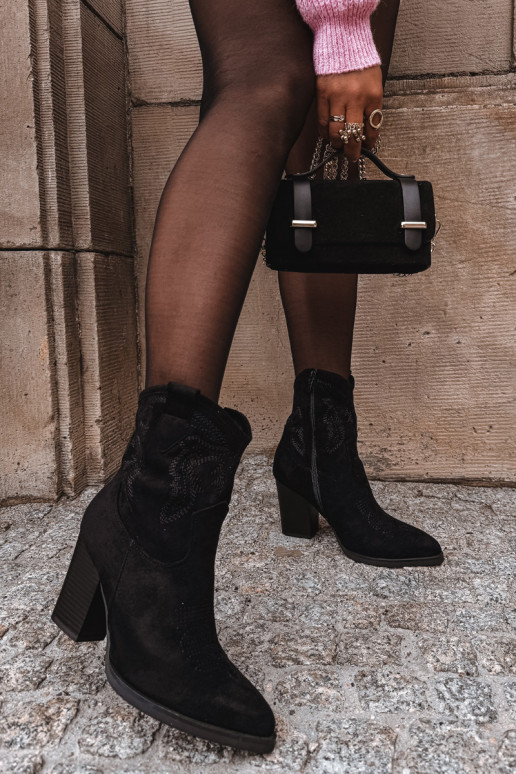 botas estilo vaquero Femenino con tacones de gamuza ecológicaoAe de color negro Carissa botas estilo vaquero Femenino con tacones de gamuza ecológicaoAe de color negro Carissa