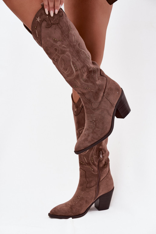 botas estilo vaquero Femenino con taconesde gamuza ecológicau de color caqui Coretta botas estilo vaquero Femenino con taconesde gamuza ecológicau de color caqui Coretta