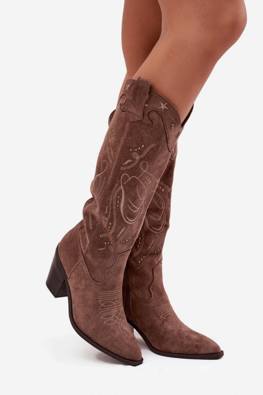 botas estilo vaquero Femenino con taconesde gamuza ecológicau de color caqui Coretta botas estilo vaquero Femenino con taconesde gamuza ecológicau de color caqui Coretta