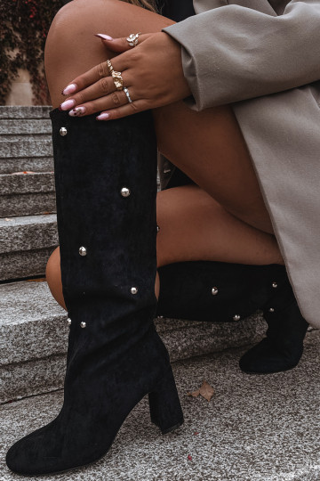 Botas largas cálidas para mujer con tacones y detalles decorativos color negro Lucinda 2