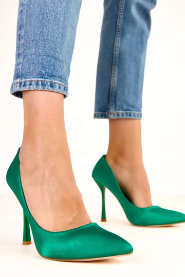 Tacones verdes con acabado de satén Cindy