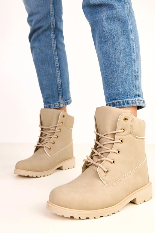 Botas de trabajo beige con acabado... Botas de trabajo beige con acabado...